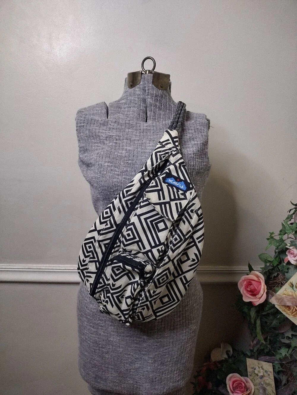 Kavu Black & White Geometric Print Rope Sling Bag